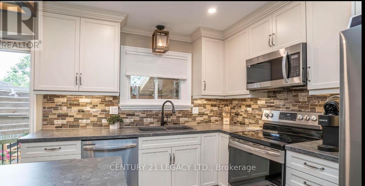 971 EAGLE CRESCENT Image 10