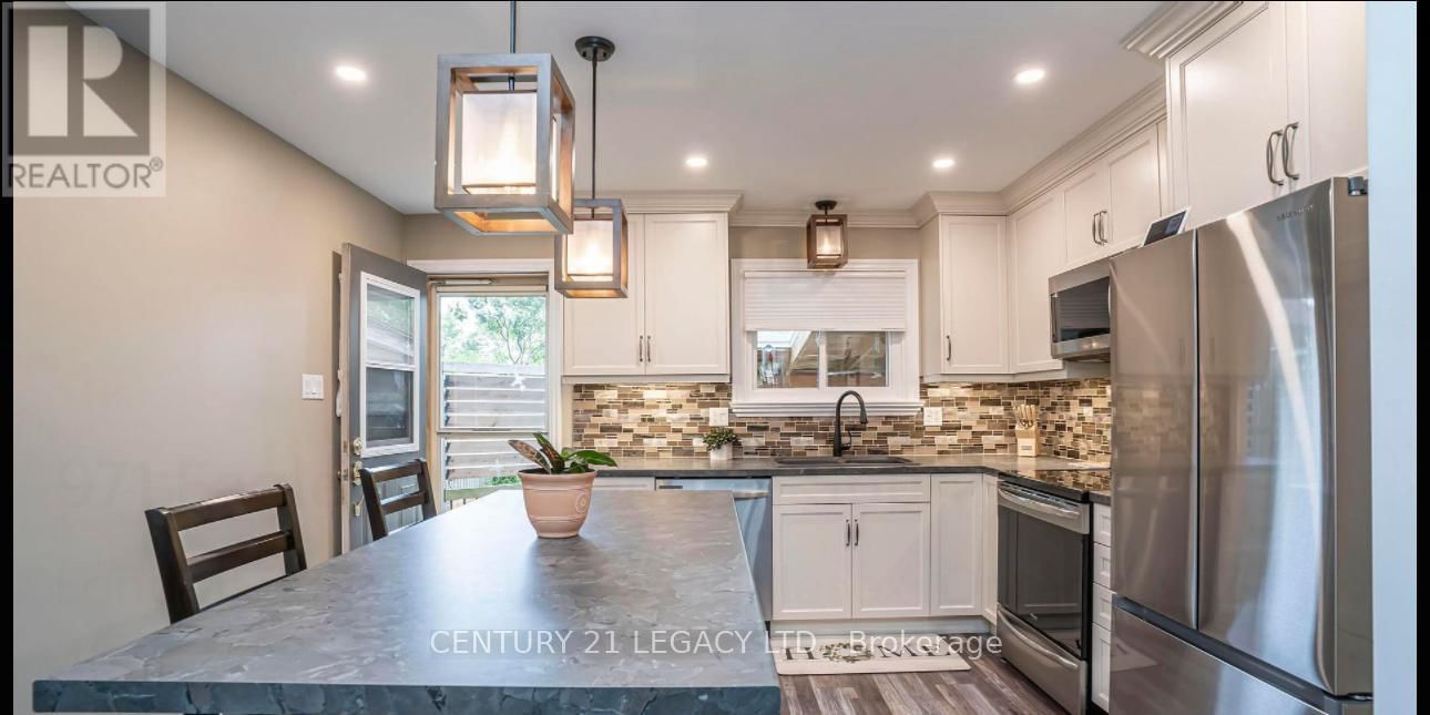 971 EAGLE CRESCENT Image 13
