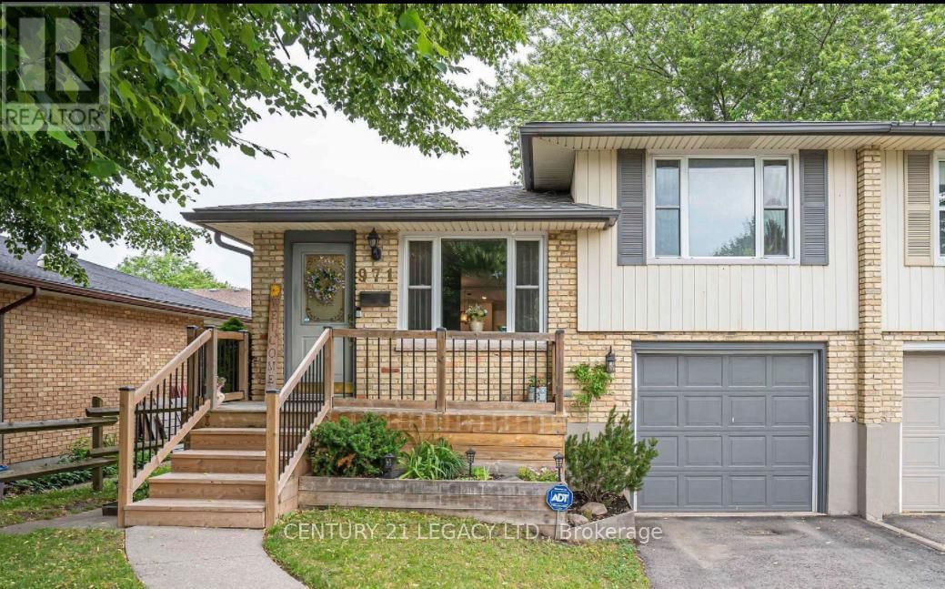 971 EAGLE CRESCENT Image 2