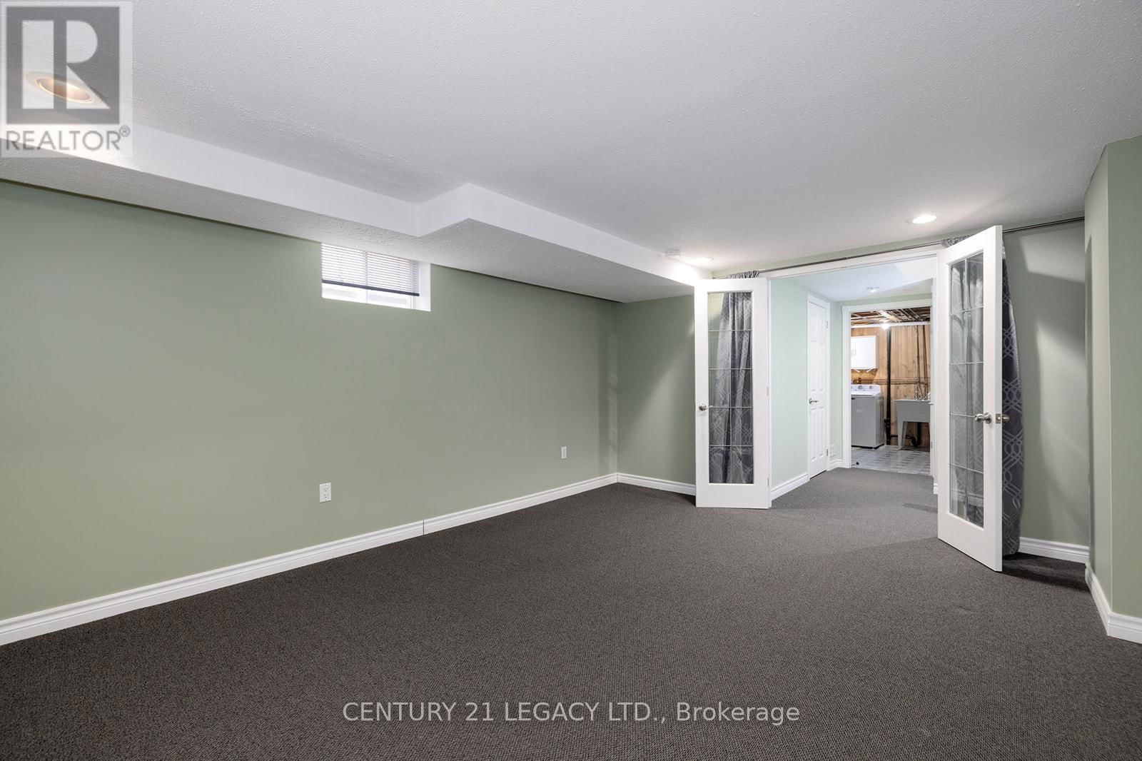 971 EAGLE CRESCENT Image 24