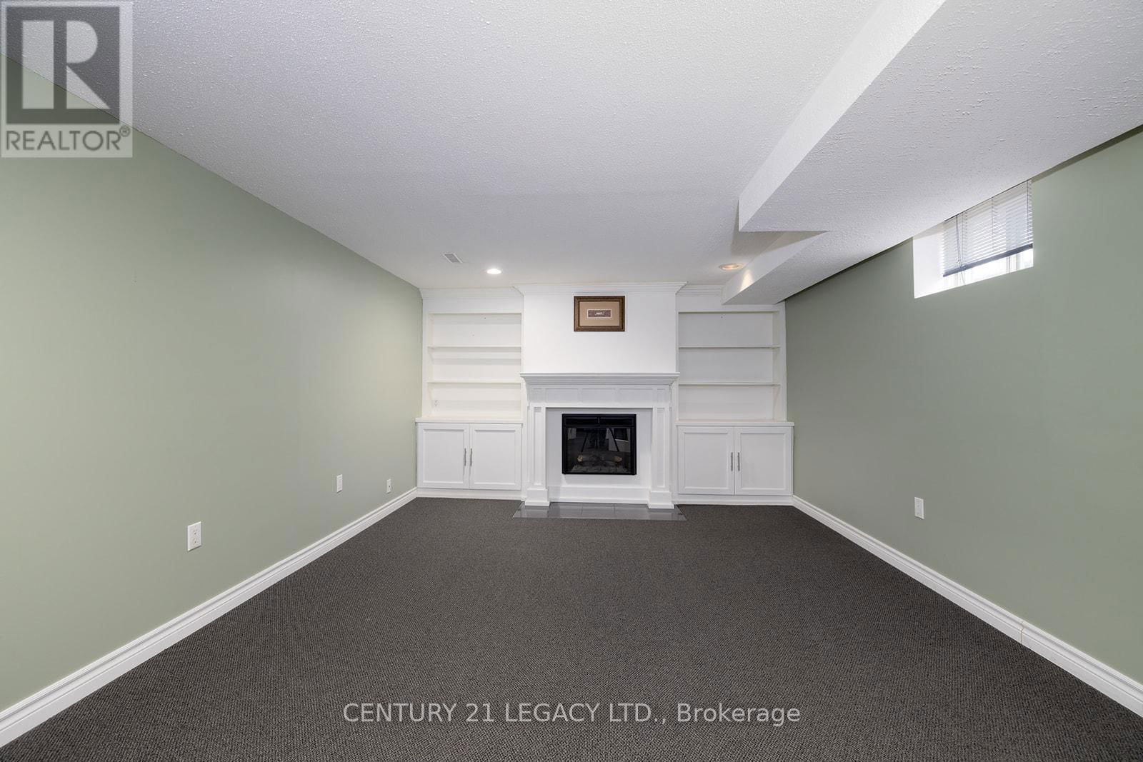 971 EAGLE CRESCENT Image 25