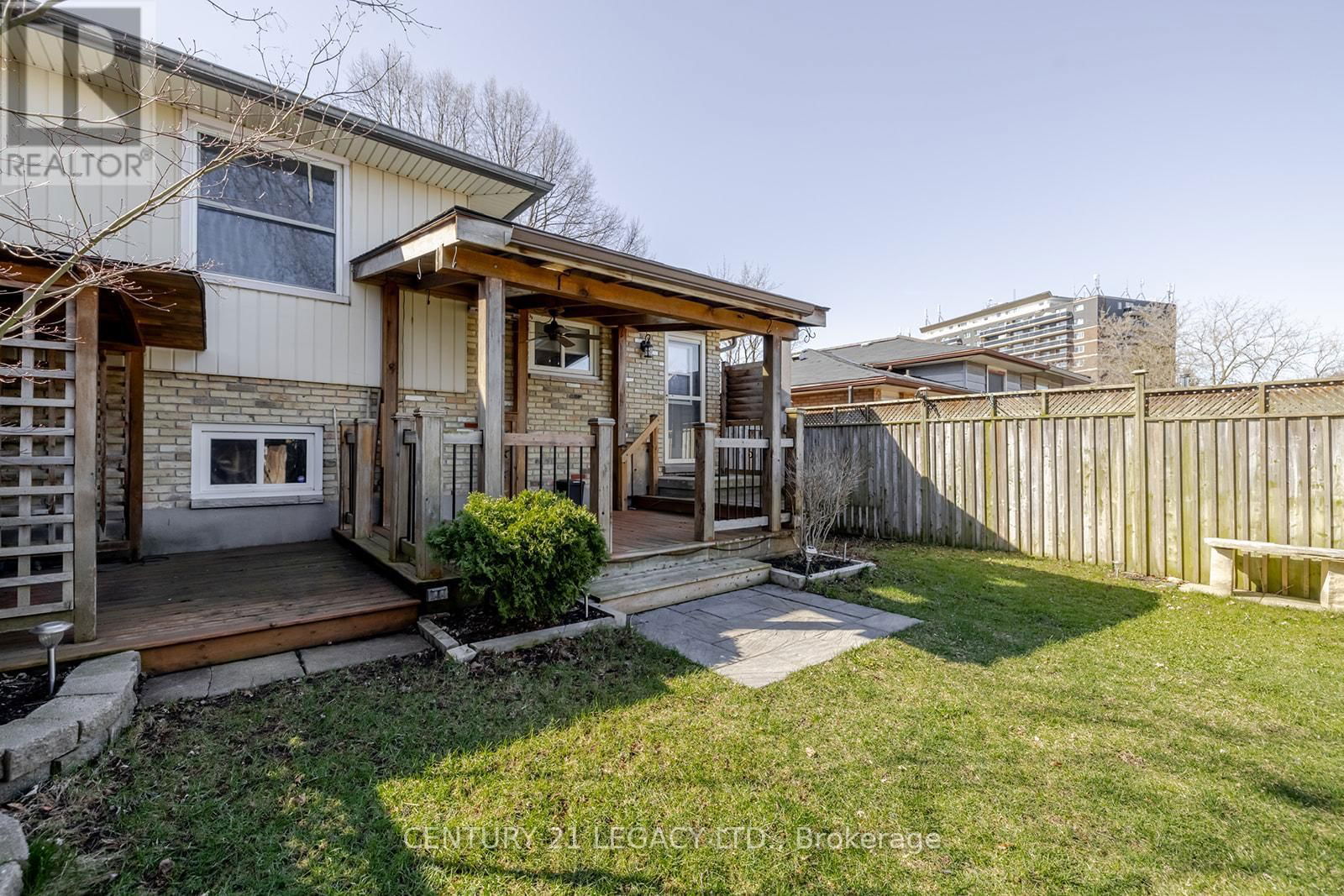 971 EAGLE CRESCENT Image 29
