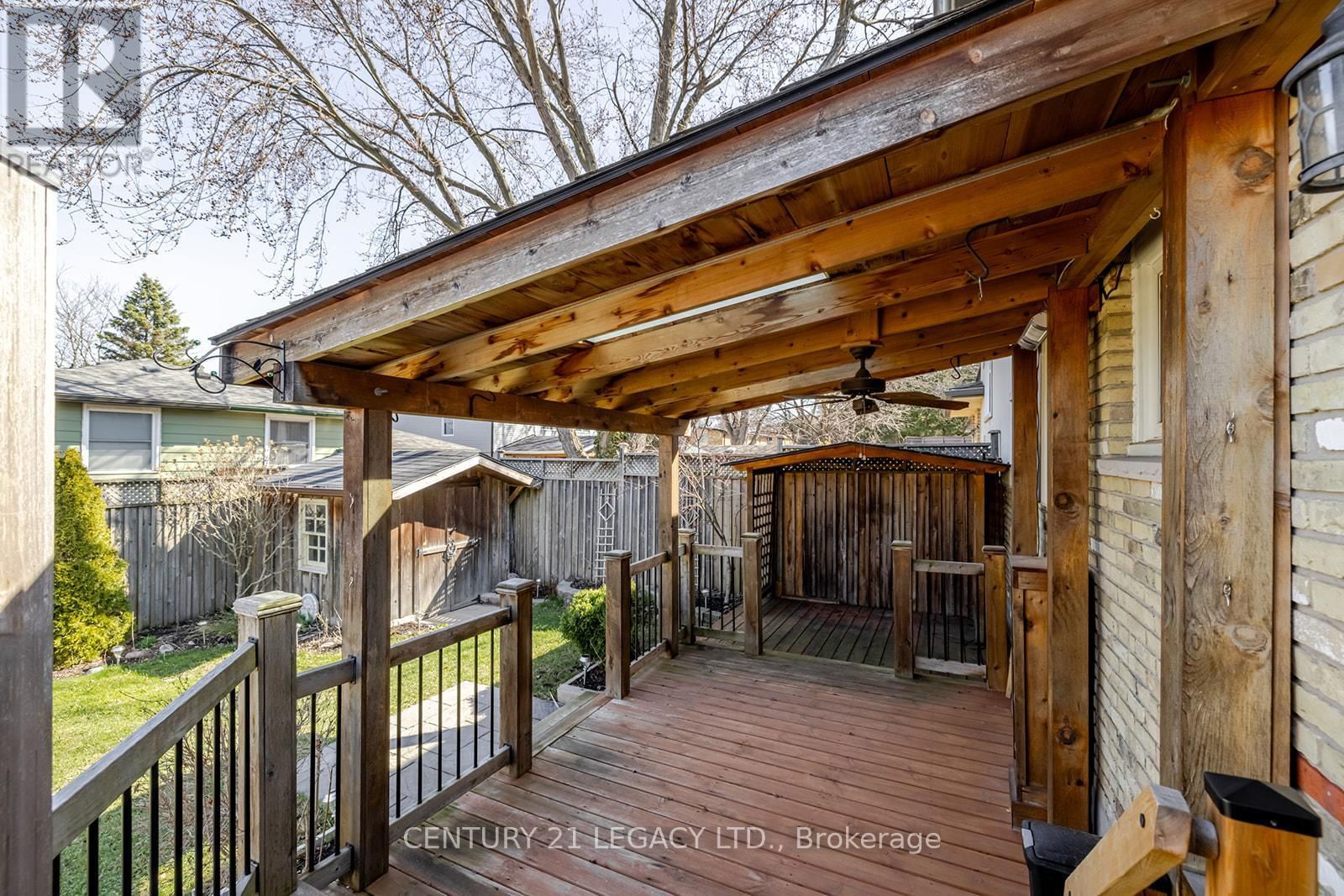 971 EAGLE CRESCENT Image 32