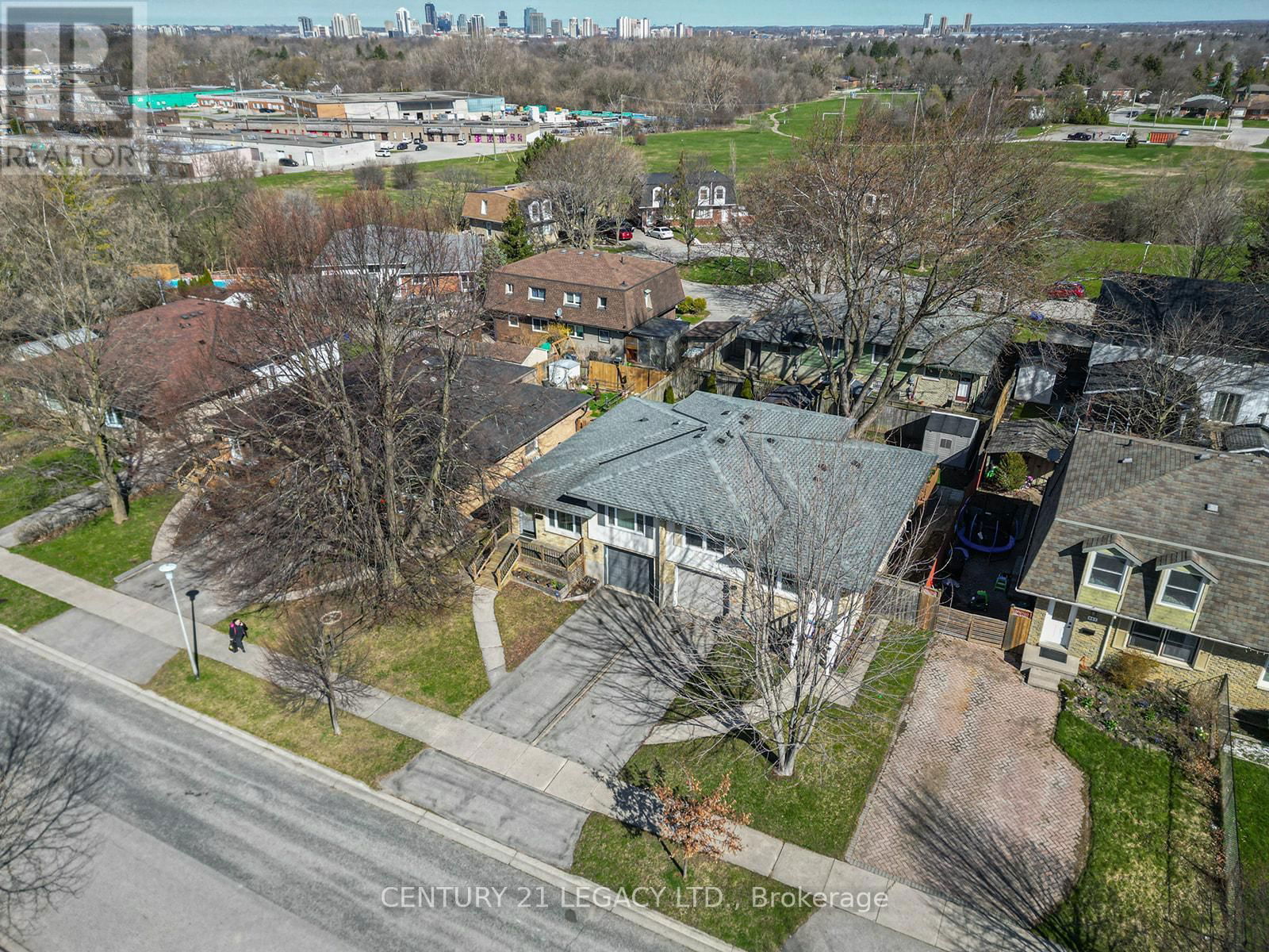 971 EAGLE CRESCENT Image 34