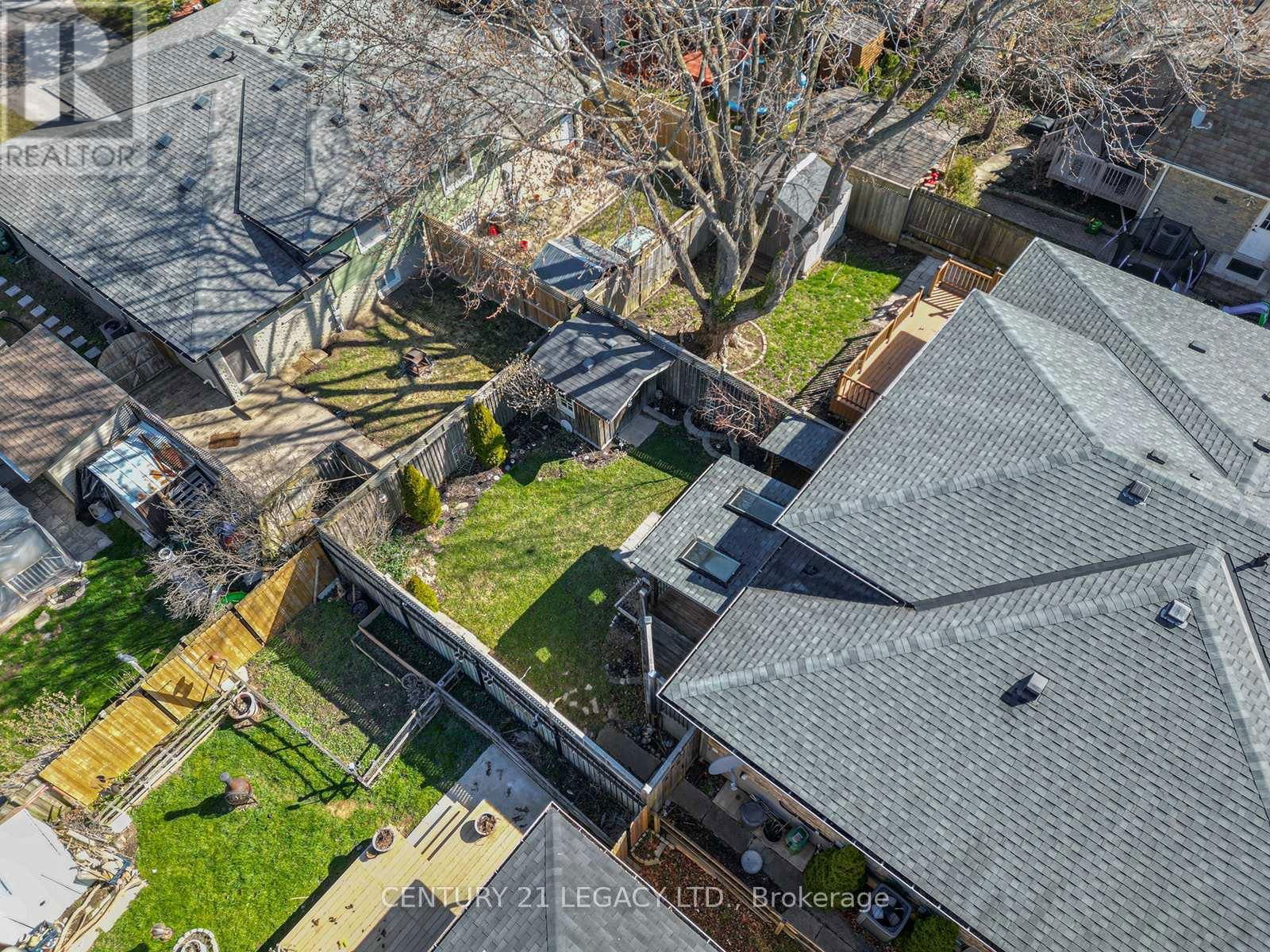 971 EAGLE CRESCENT Image 36