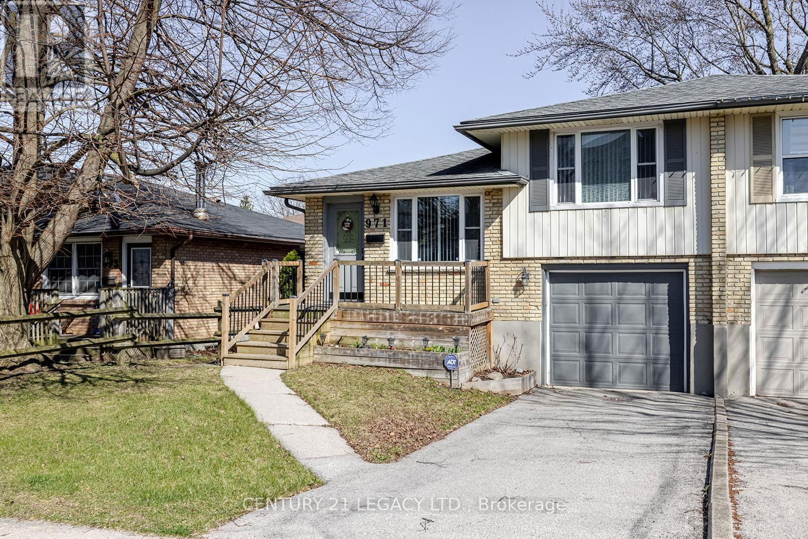 971 EAGLE CRESCENT Image 4