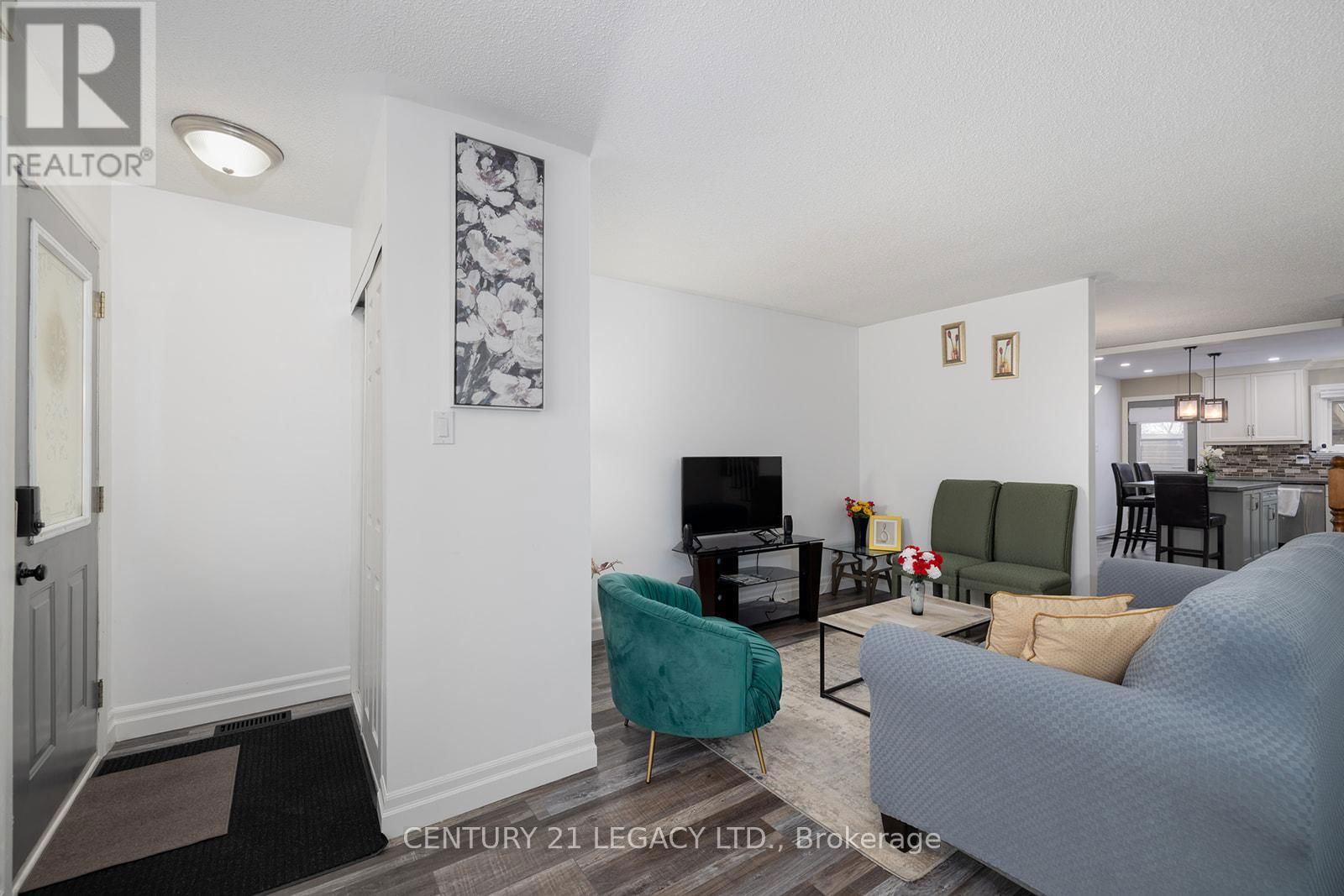 971 EAGLE CRESCENT Image 7