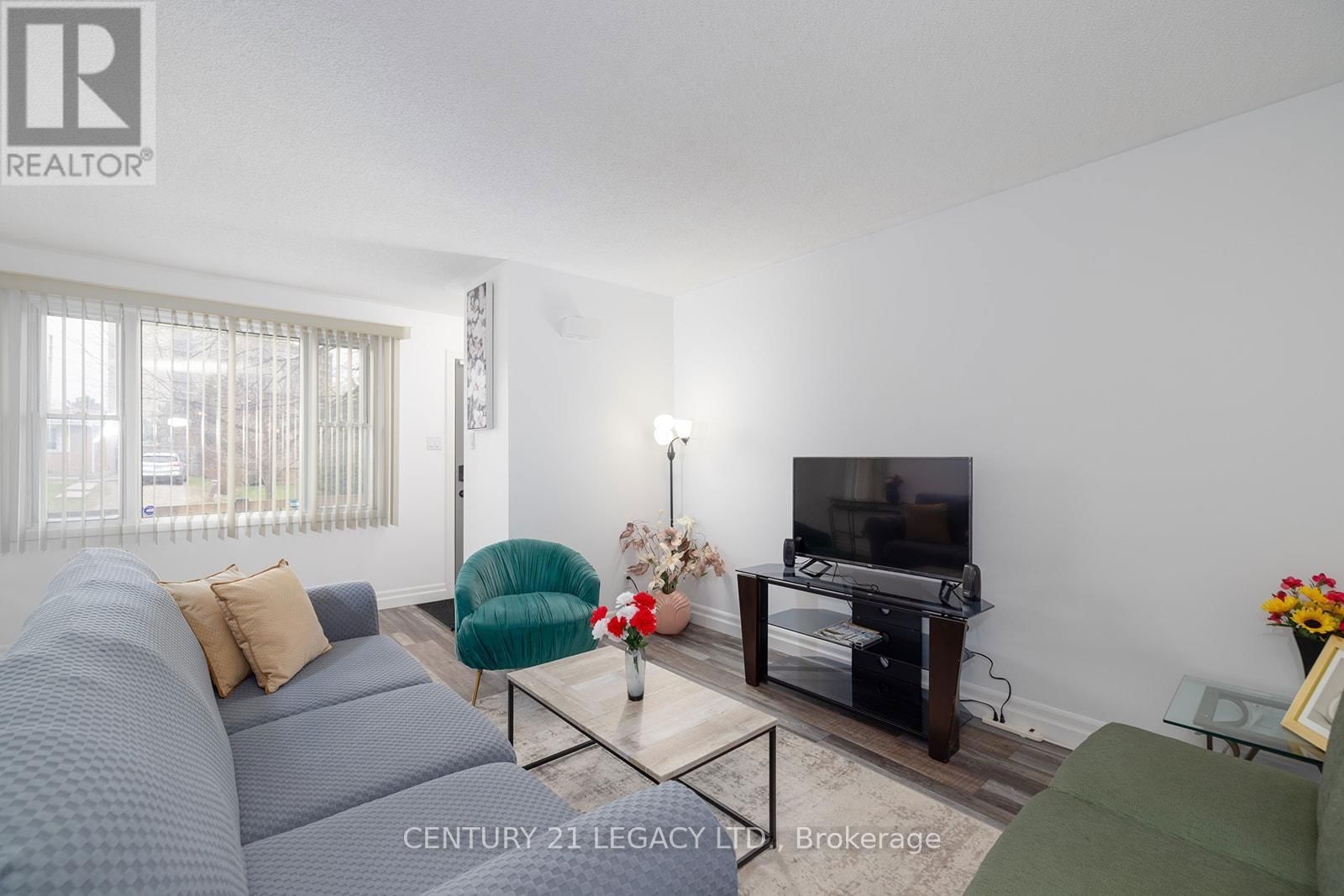 971 EAGLE CRESCENT Image 8