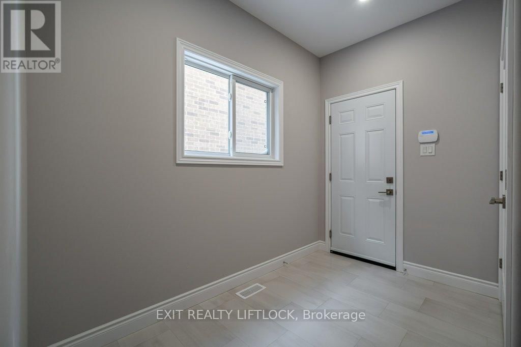 802 STEINBERG COURT Image 17