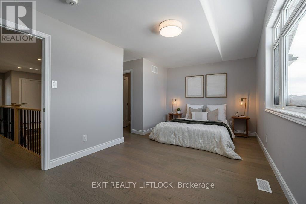 802 STEINBERG COURT Image 29