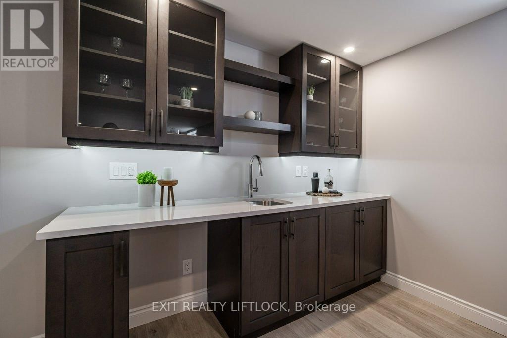 802 STEINBERG COURT Image 37