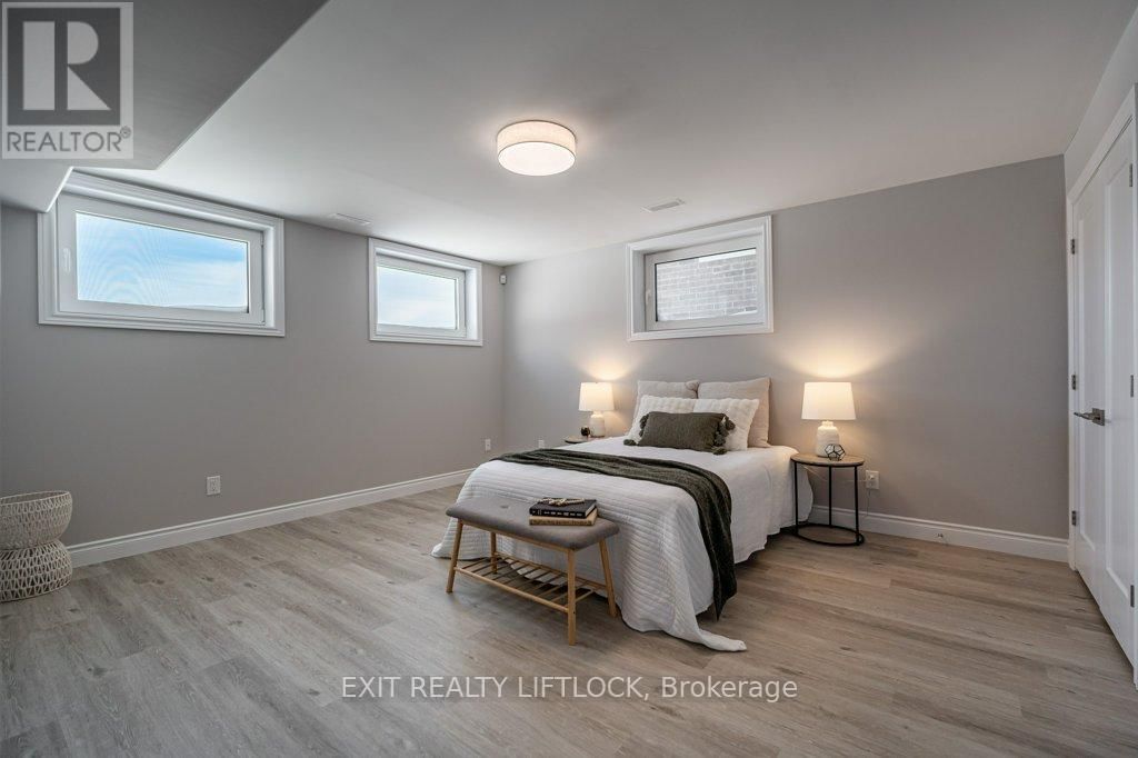 802 STEINBERG COURT Image 38