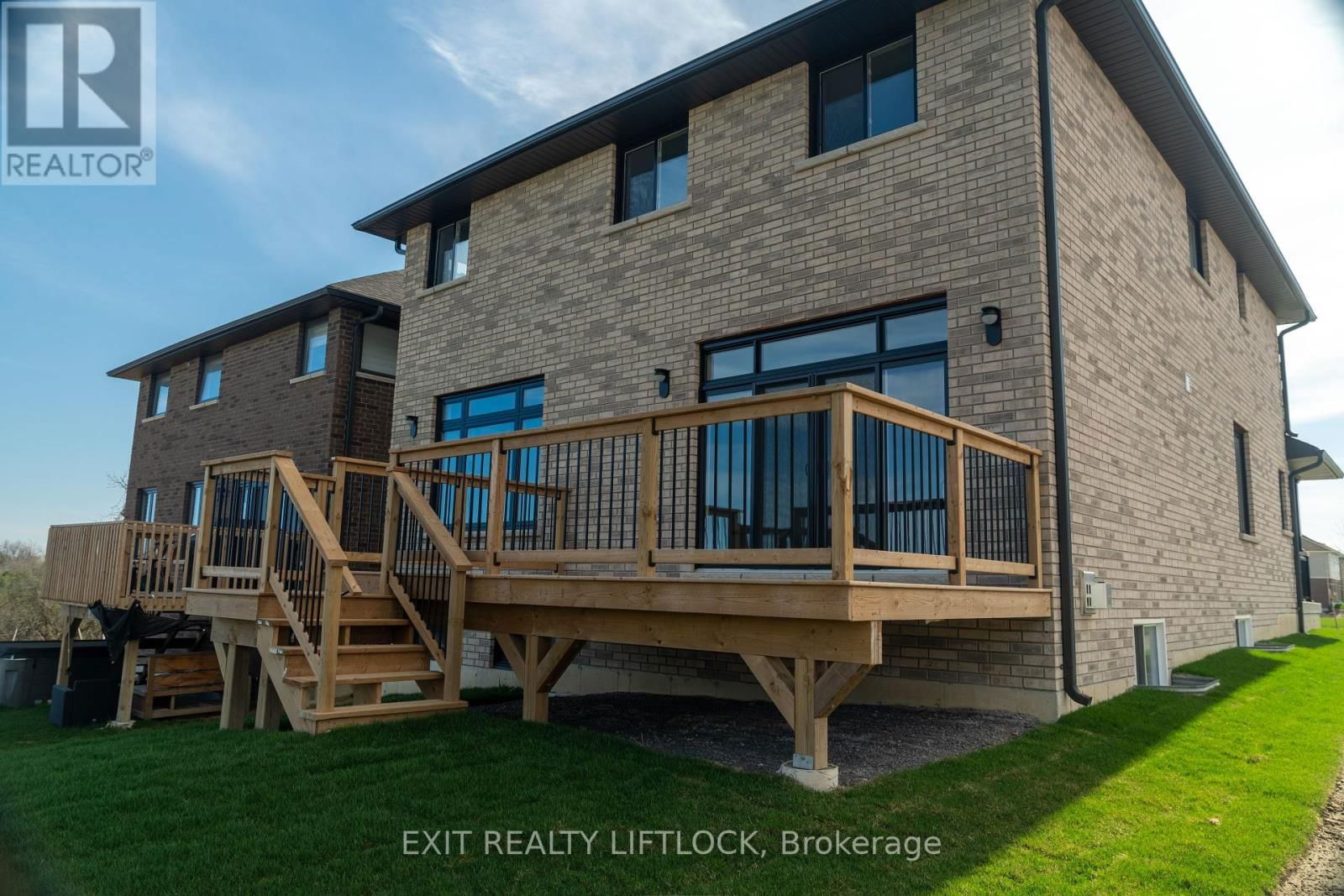 802 STEINBERG COURT Image 45