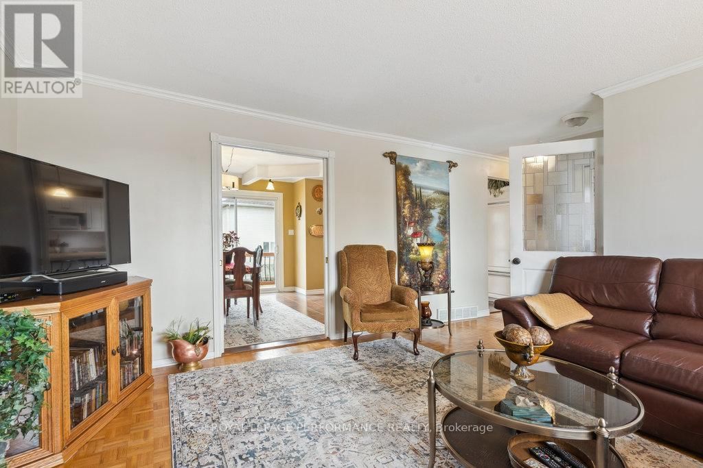 1645 FISHER AVENUE Image 10