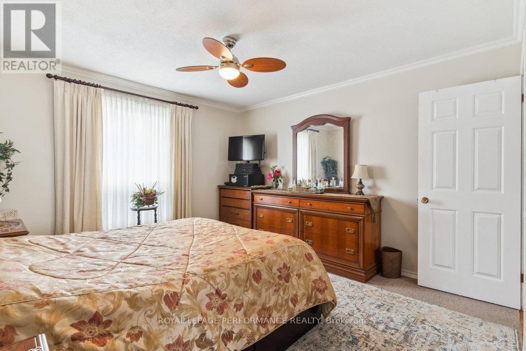 1645 FISHER AVENUE Image 22