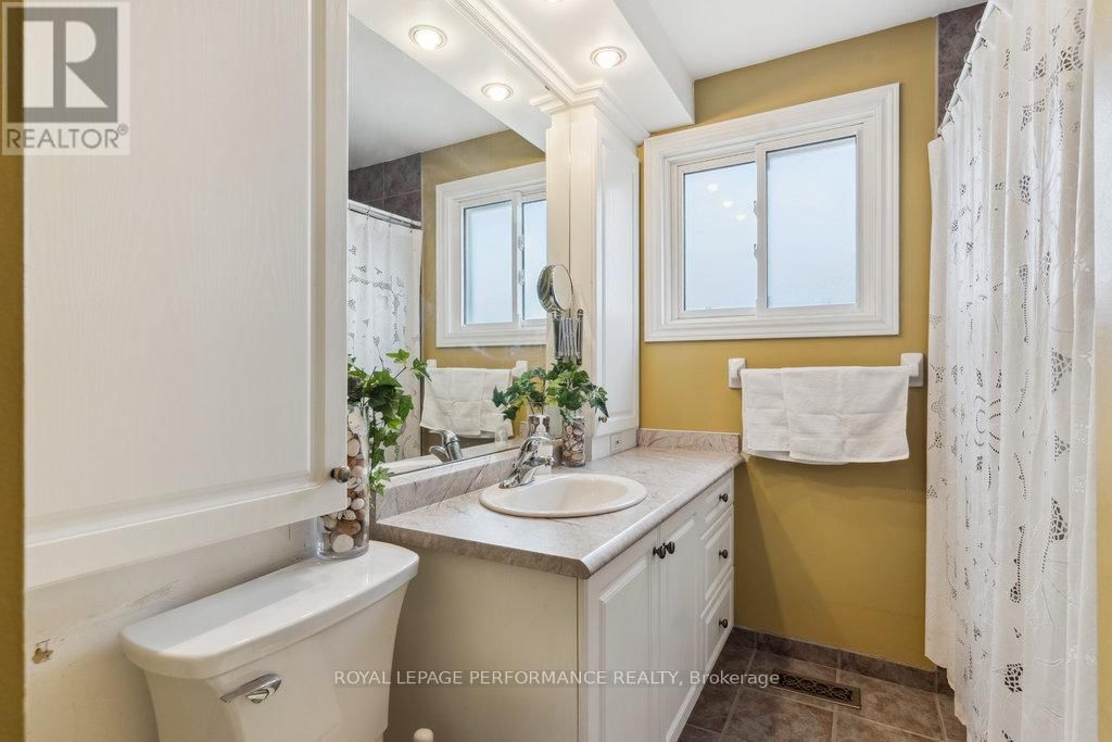 1645 FISHER AVENUE Image 28