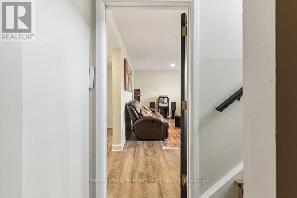 1645 FISHER AVENUE Image 31