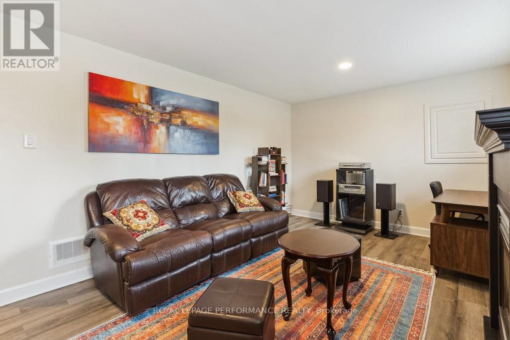 1645 FISHER AVENUE Image 33