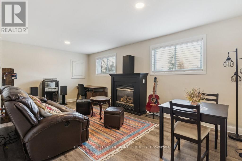 1645 FISHER AVENUE Image 34