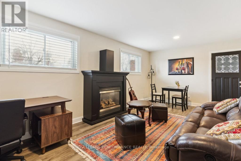 1645 FISHER AVENUE Image 35