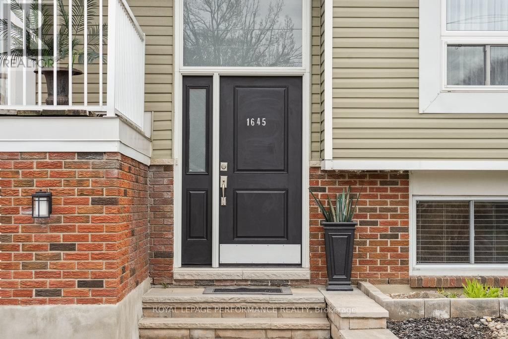 1645 FISHER AVENUE Image 4