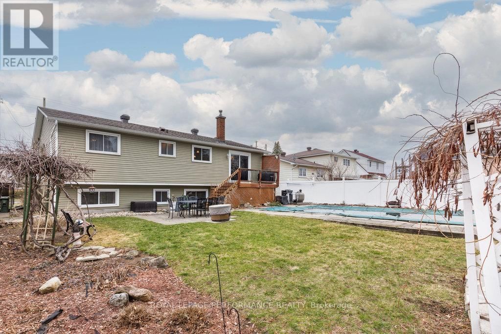 1645 FISHER AVENUE Image 45
