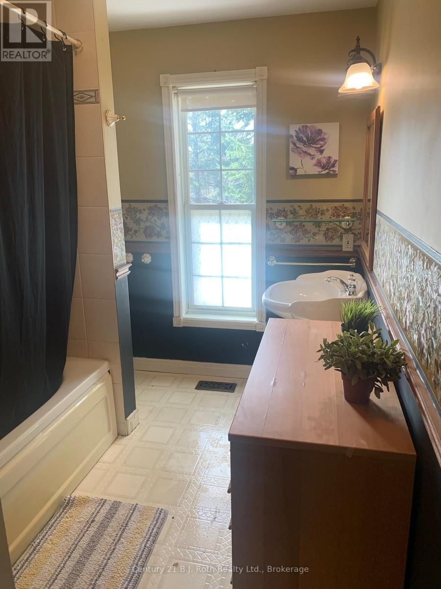 1087 MERKLEY ROAD Image 17