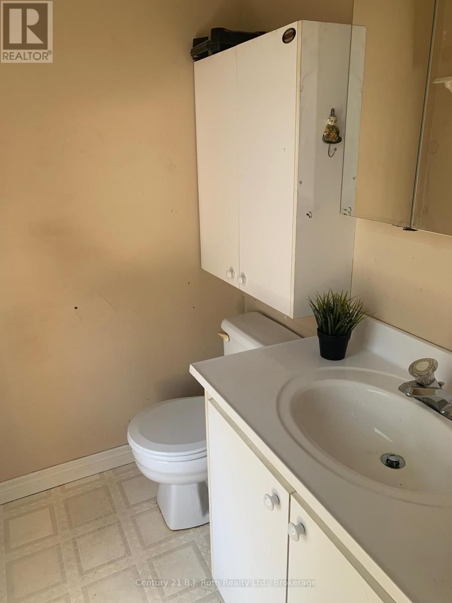 1087 MERKLEY ROAD Image 19