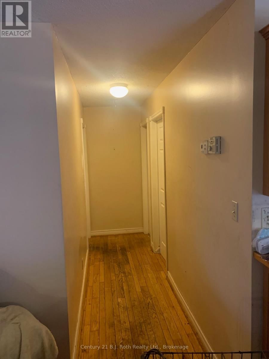 1087 MERKLEY ROAD Image 21