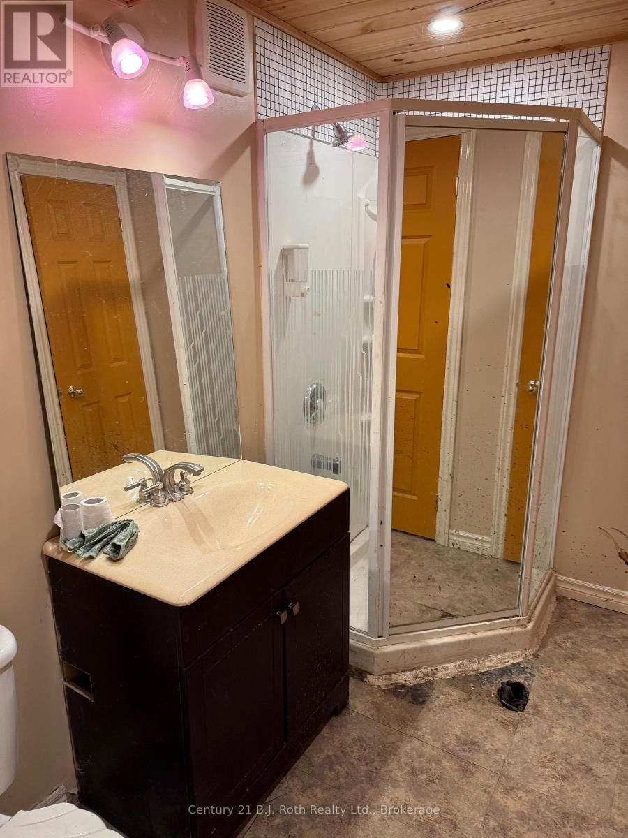 1087 MERKLEY ROAD Image 29
