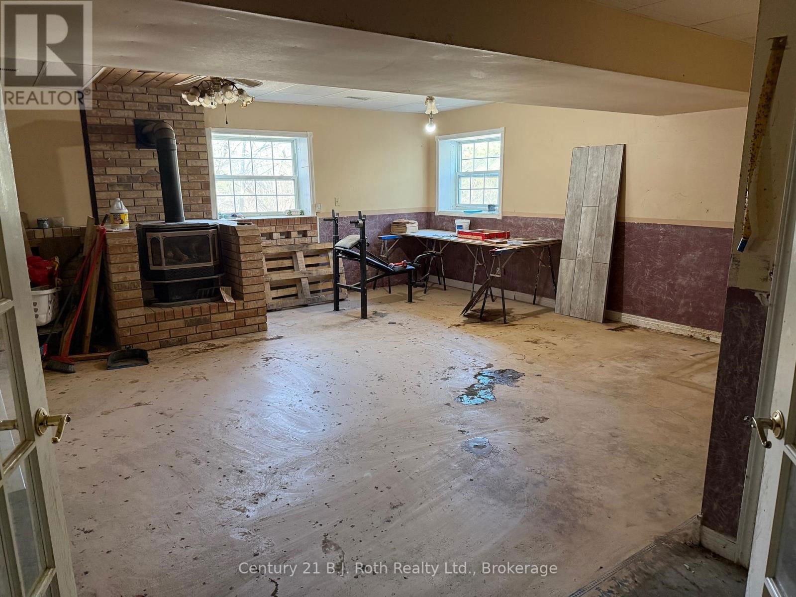 1087 MERKLEY ROAD Image 30