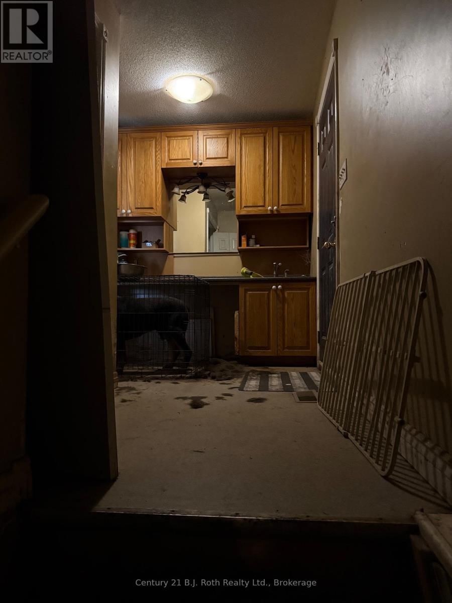 1087 MERKLEY ROAD Image 32