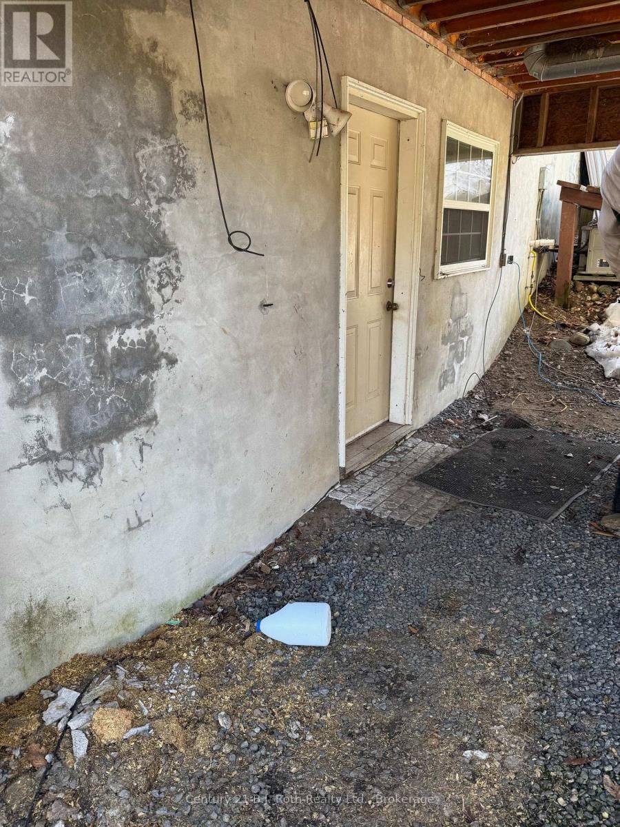 1087 MERKLEY ROAD Image 33