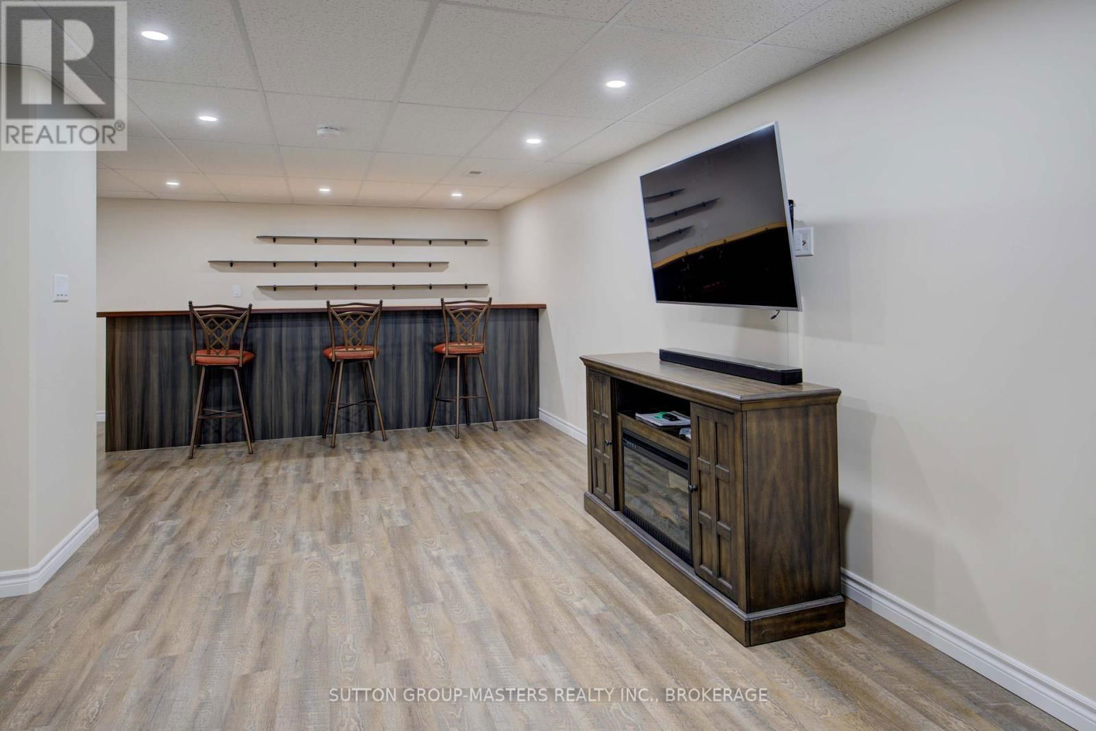 30 COUNTRY CLUB DRIVE Image 38