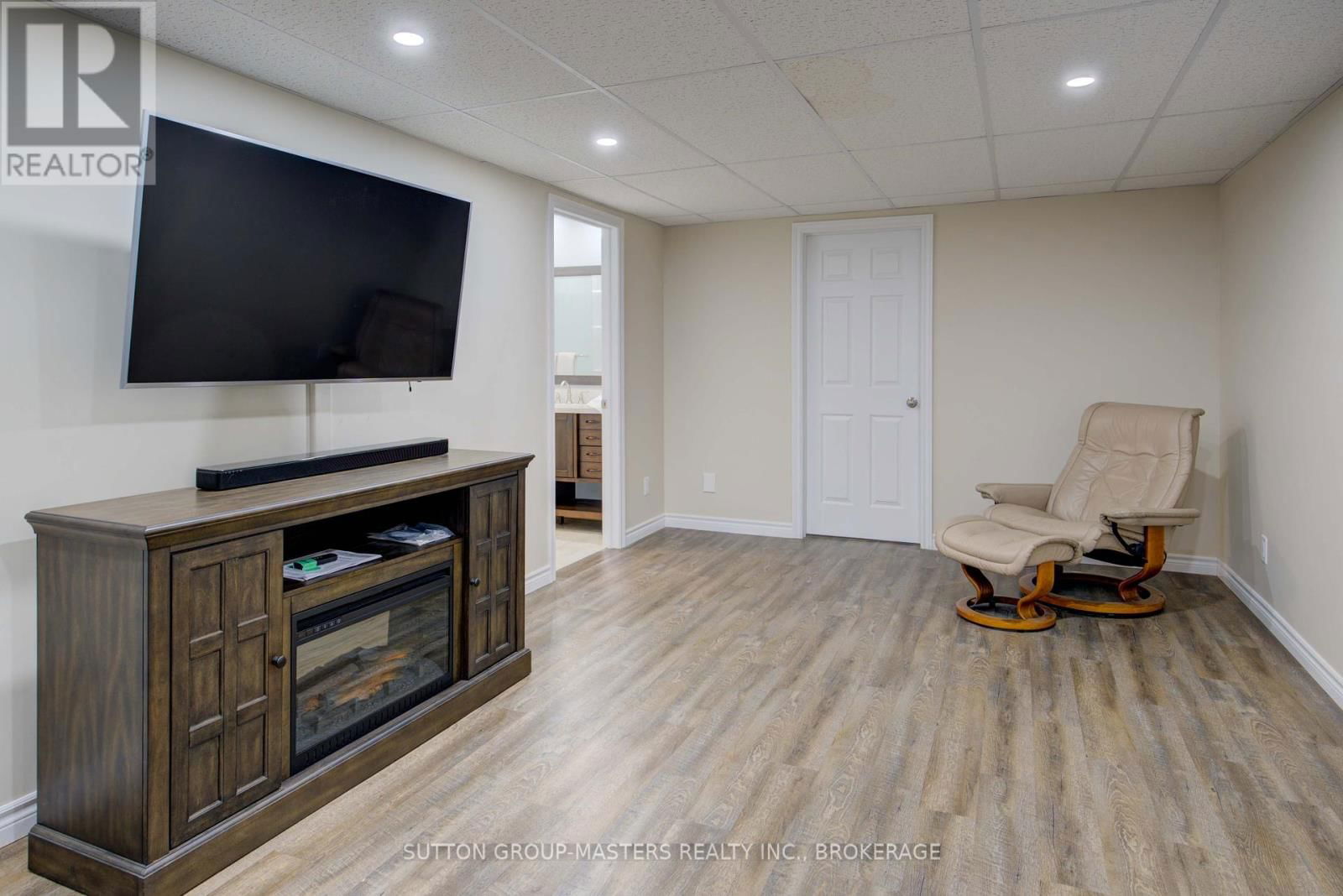 30 COUNTRY CLUB DRIVE Image 39