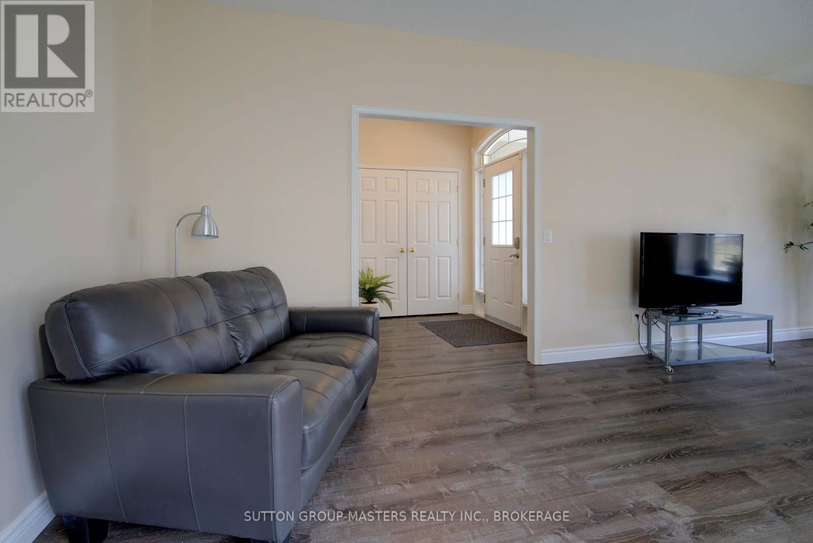 30 COUNTRY CLUB DRIVE Image 9