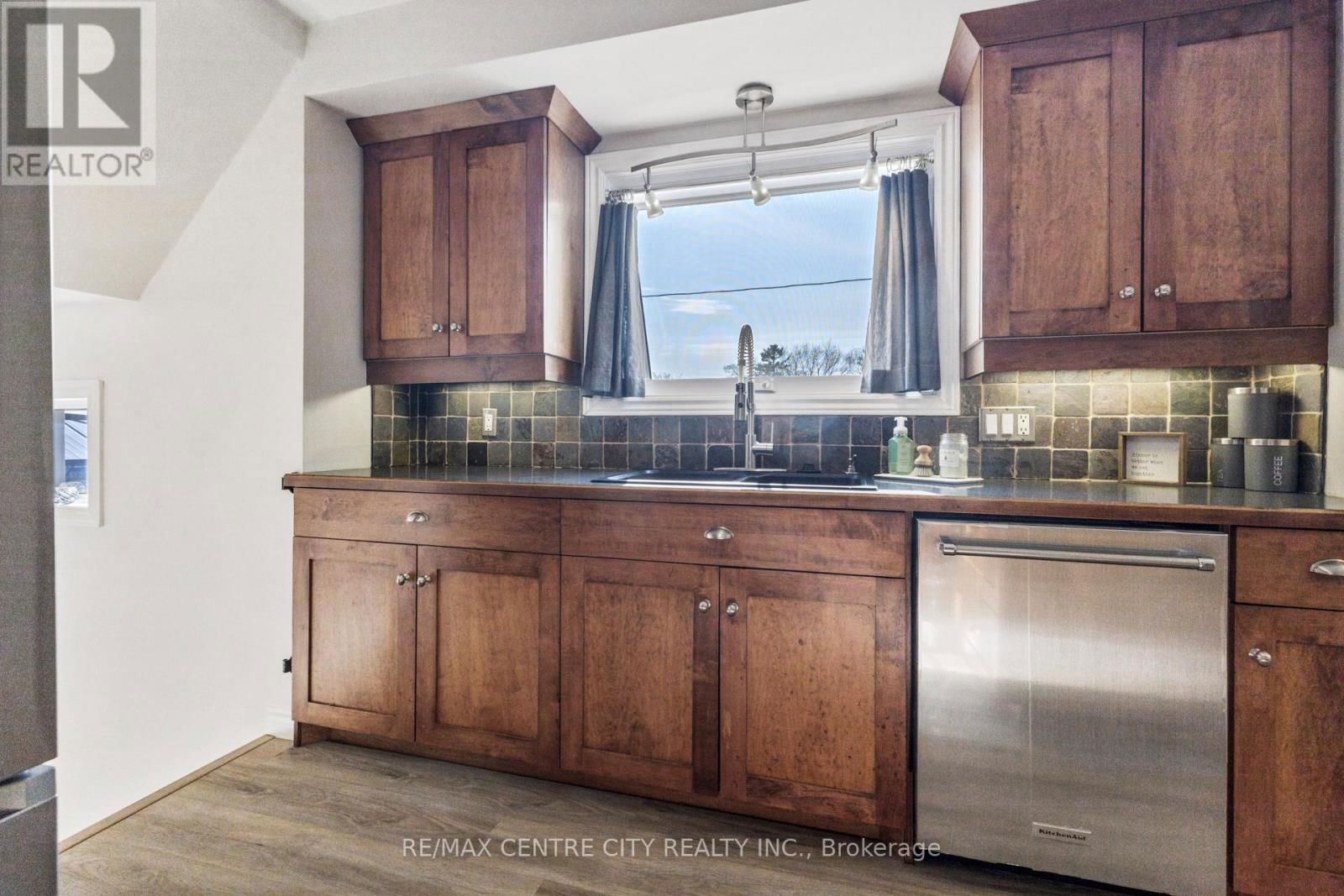 62 BUTLER DRIVE Image 9