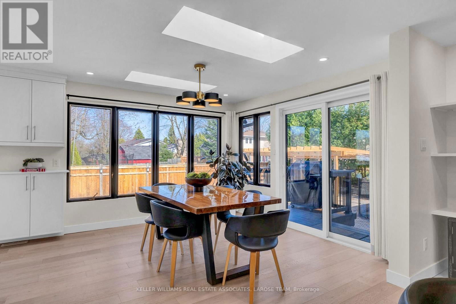 16 LYNNDALE DRIVE Image 13