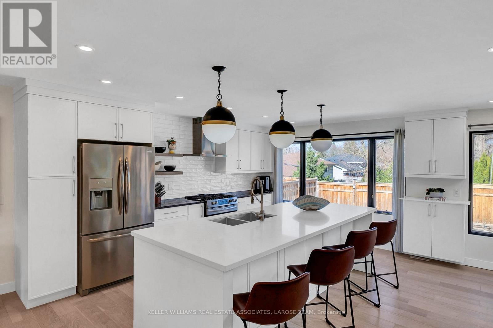 16 LYNNDALE DRIVE Image 14