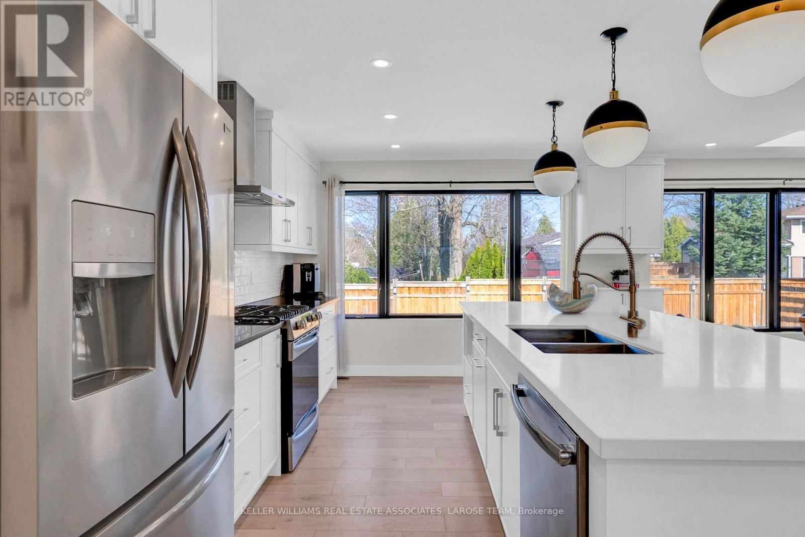 16 LYNNDALE DRIVE Image 15