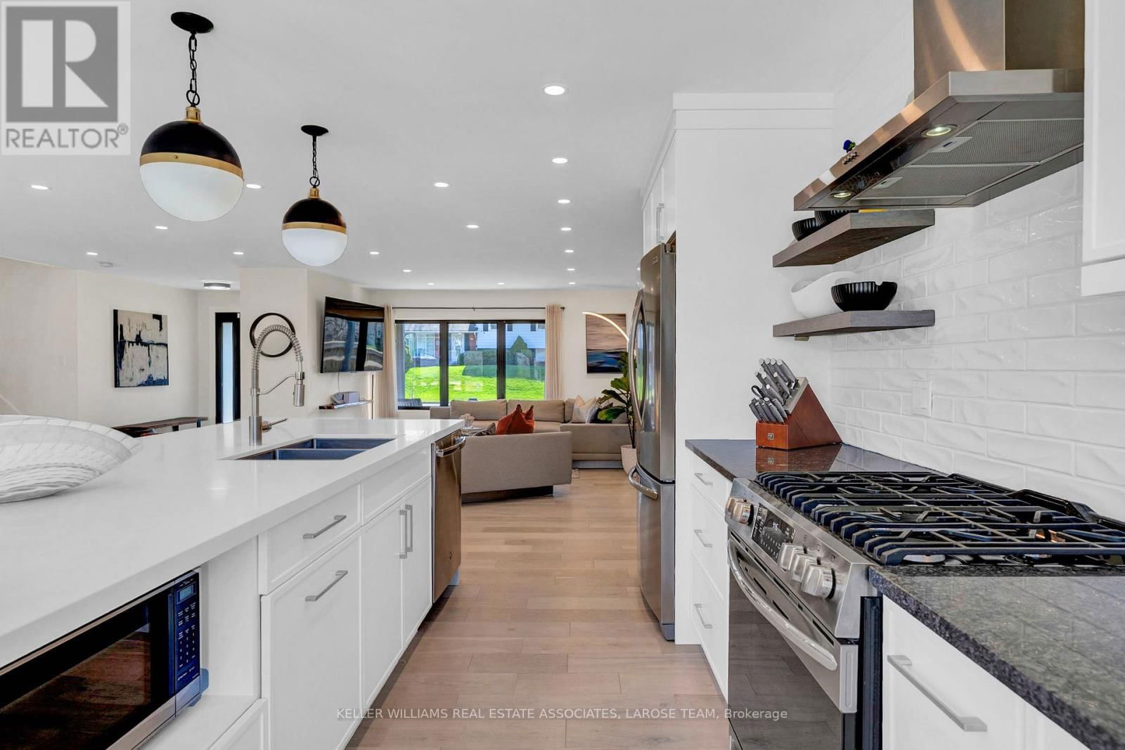 16 LYNNDALE DRIVE Image 16