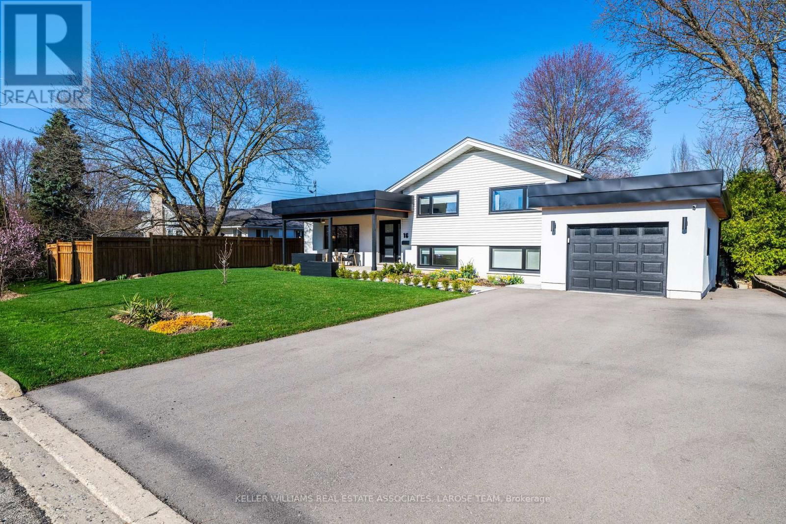 16 LYNNDALE DRIVE Image 2