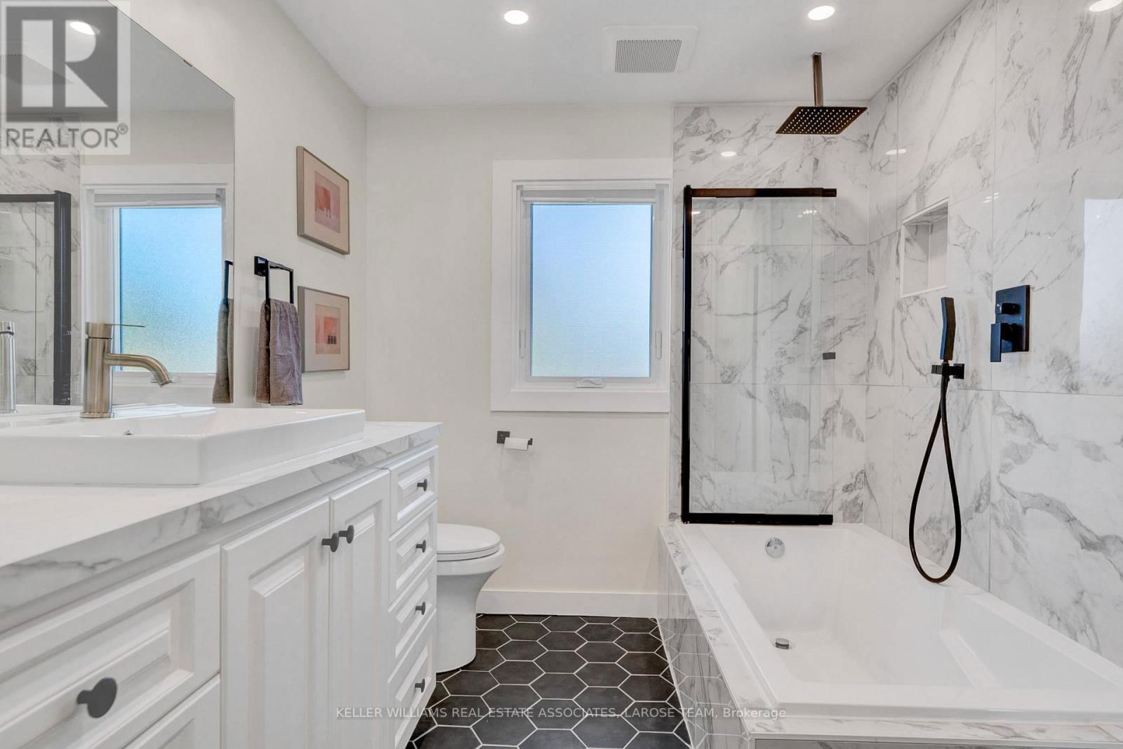 16 LYNNDALE DRIVE Image 22