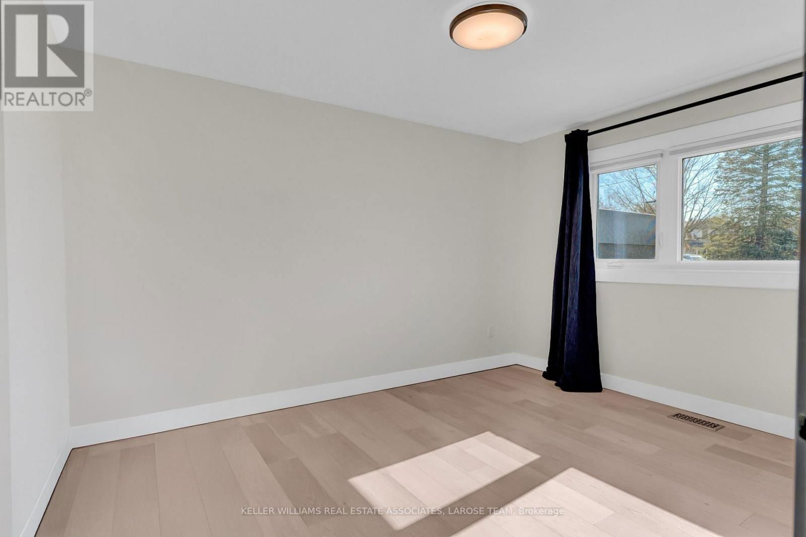 16 LYNNDALE DRIVE Image 24