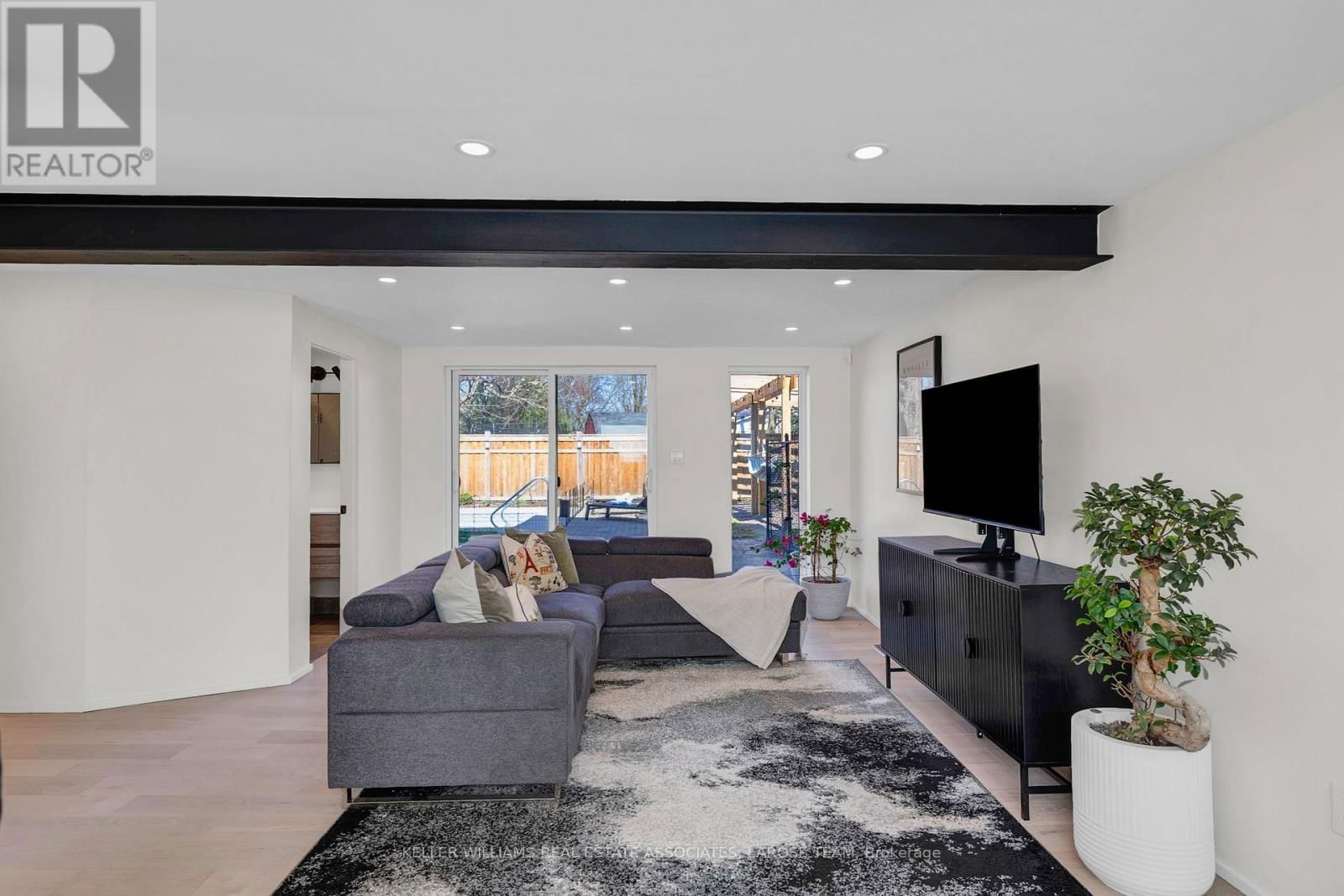 16 LYNNDALE DRIVE Image 28