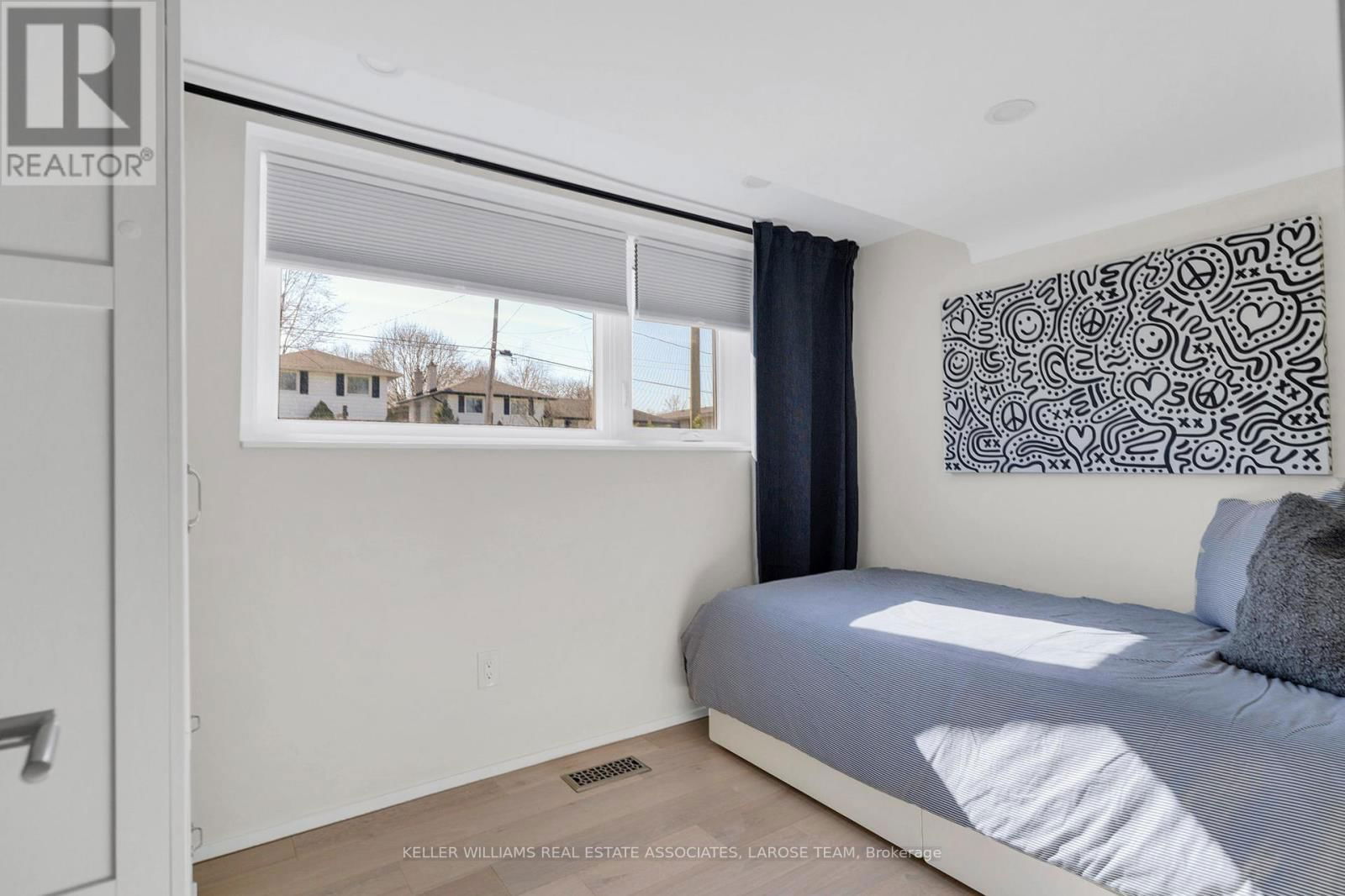 16 LYNNDALE DRIVE Image 29