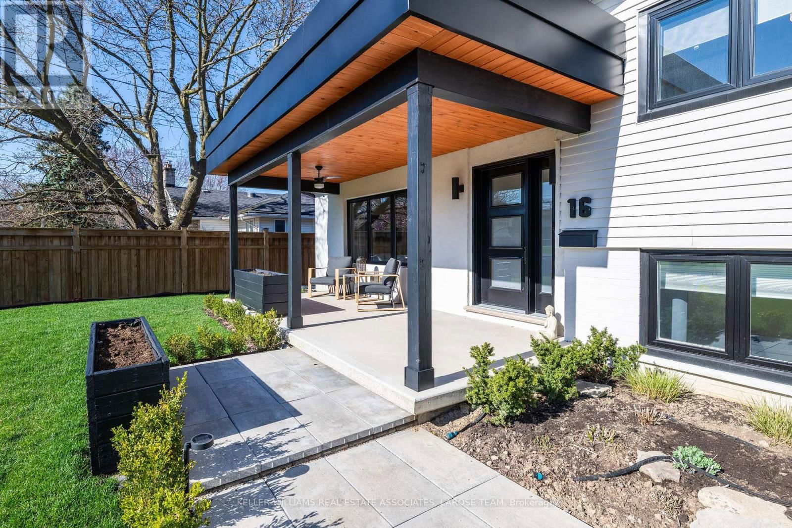 16 LYNNDALE DRIVE Image 3