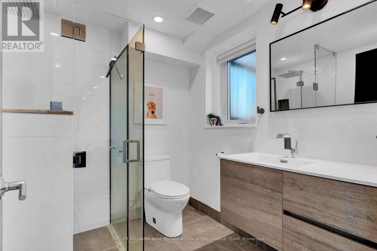 16 LYNNDALE DRIVE Image 30