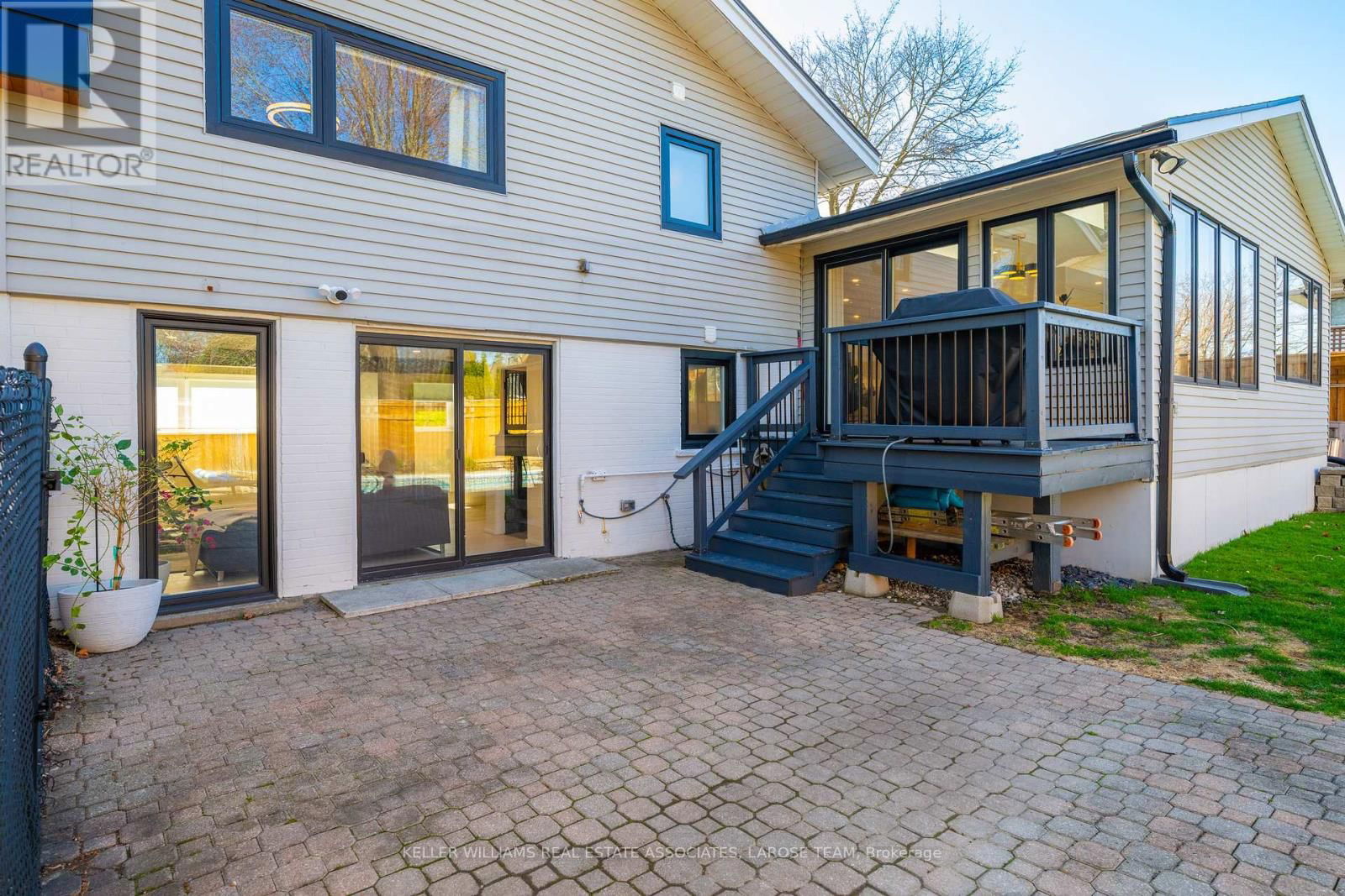 16 LYNNDALE DRIVE Image 31
