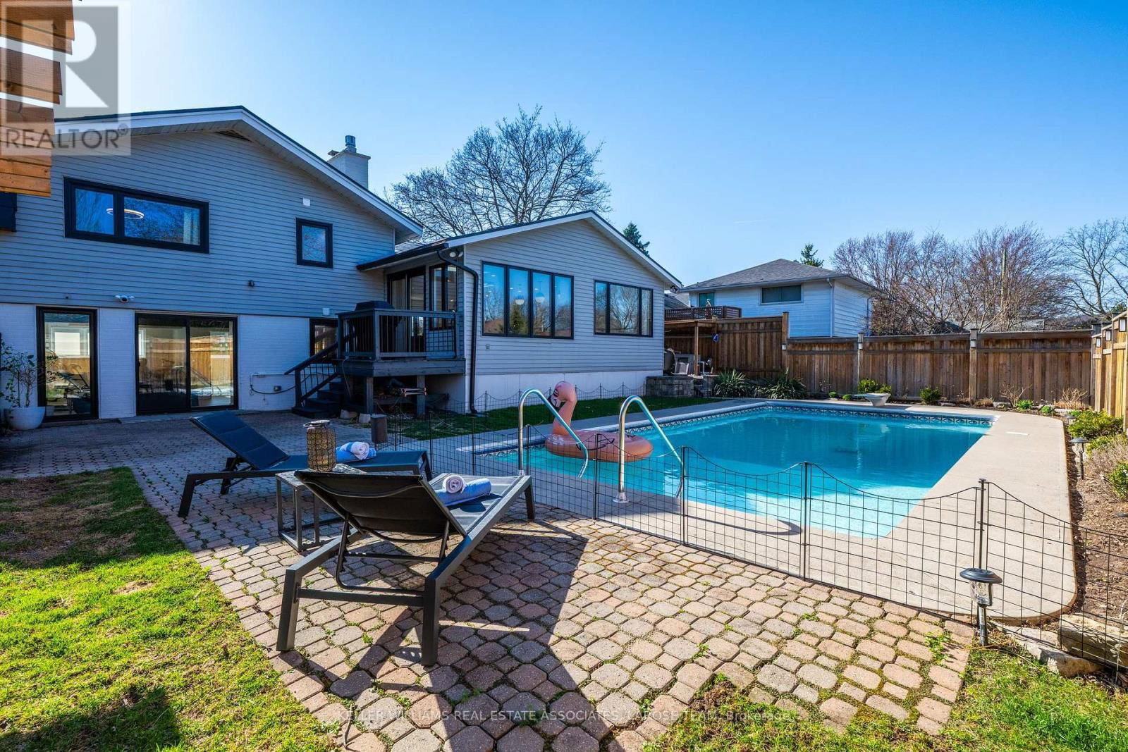 16 LYNNDALE DRIVE Image 32
